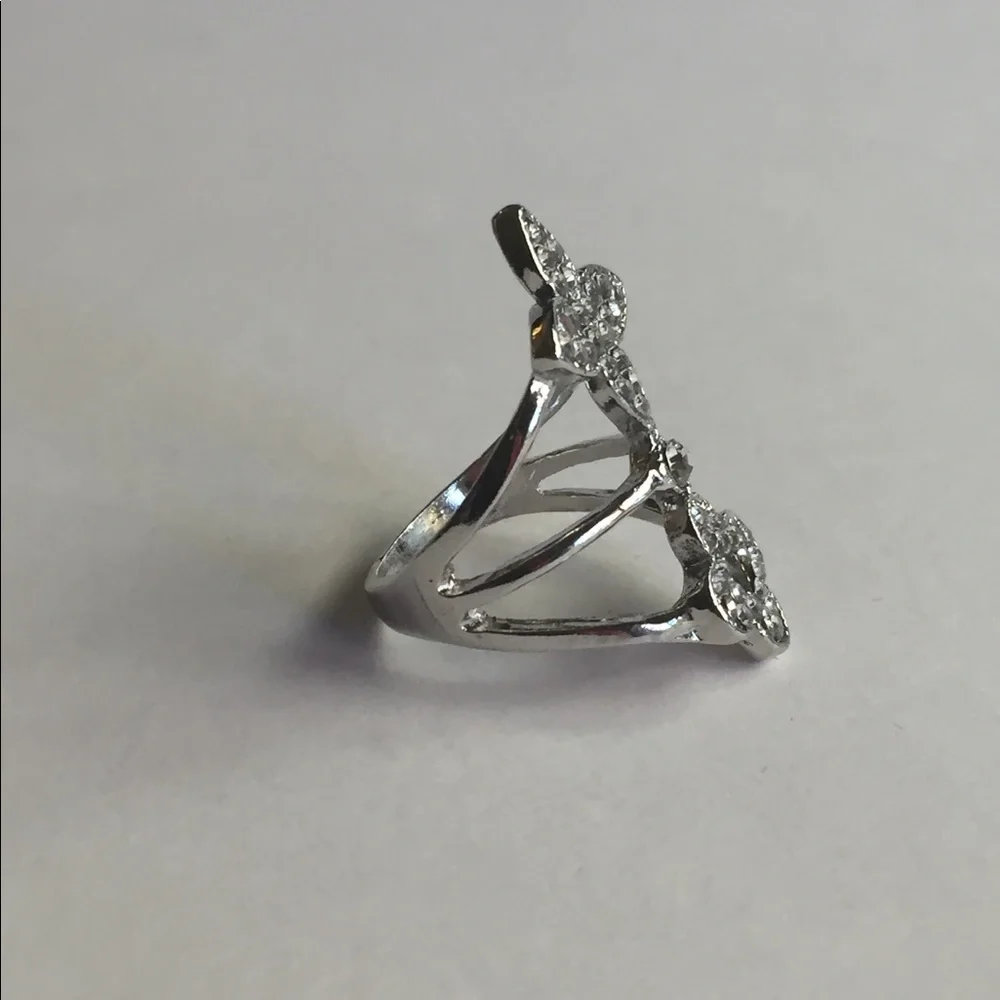 Clover Leaf Silvertone Ring Size 6.5 Brand New
